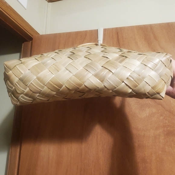Basket Weave Habdmade Bamboo Handles. Faux Leather Trim. Beach Summer - Picture 2 of 5